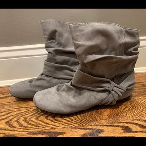 Report Evalynn gray booties, size 10